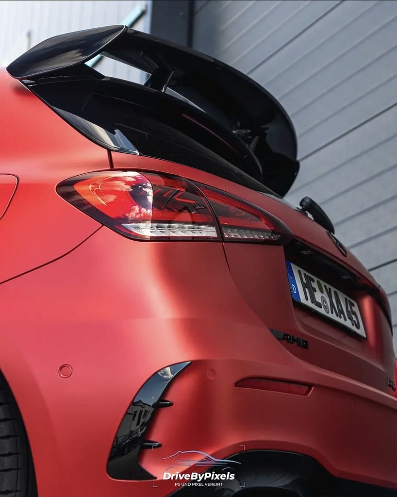 Mercedes-AMG A45 S W177 Heckleuchte Detail rot lackiert