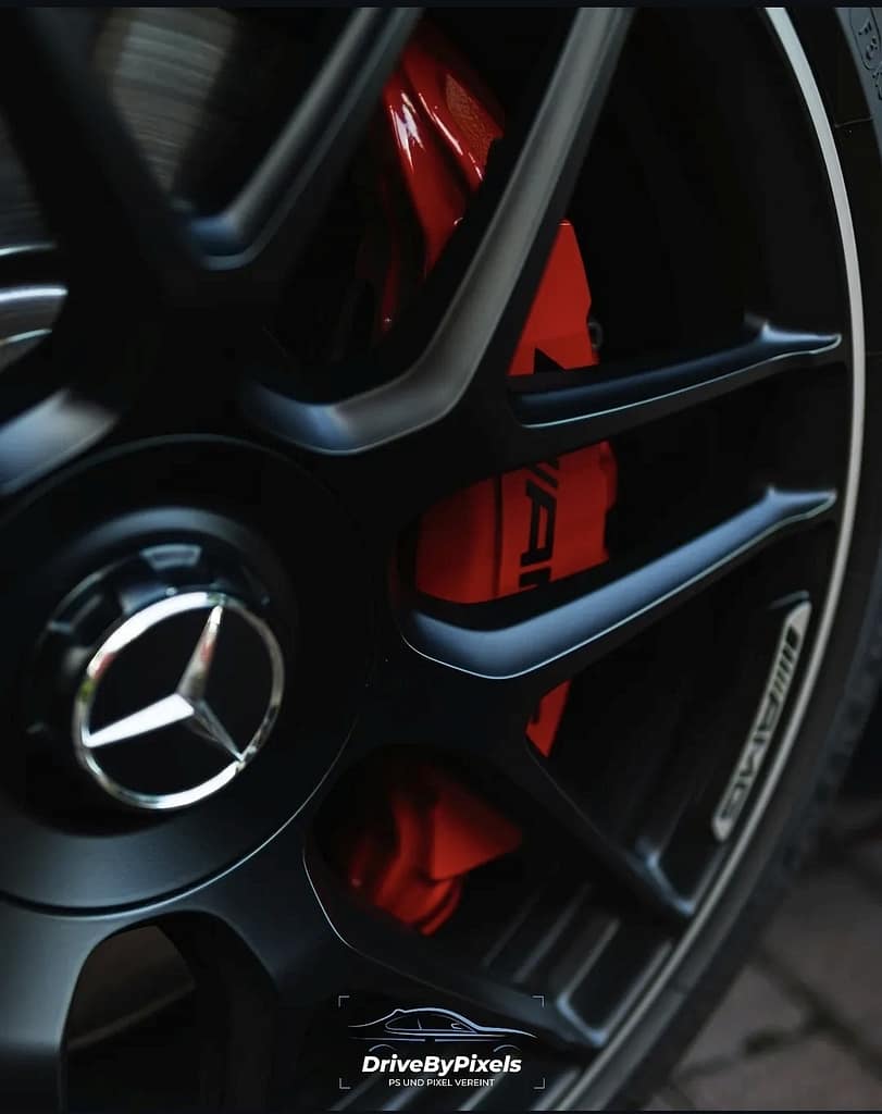 Mercedes-AMG A45 S W177 AMG Felge mit roter Bremse Detail