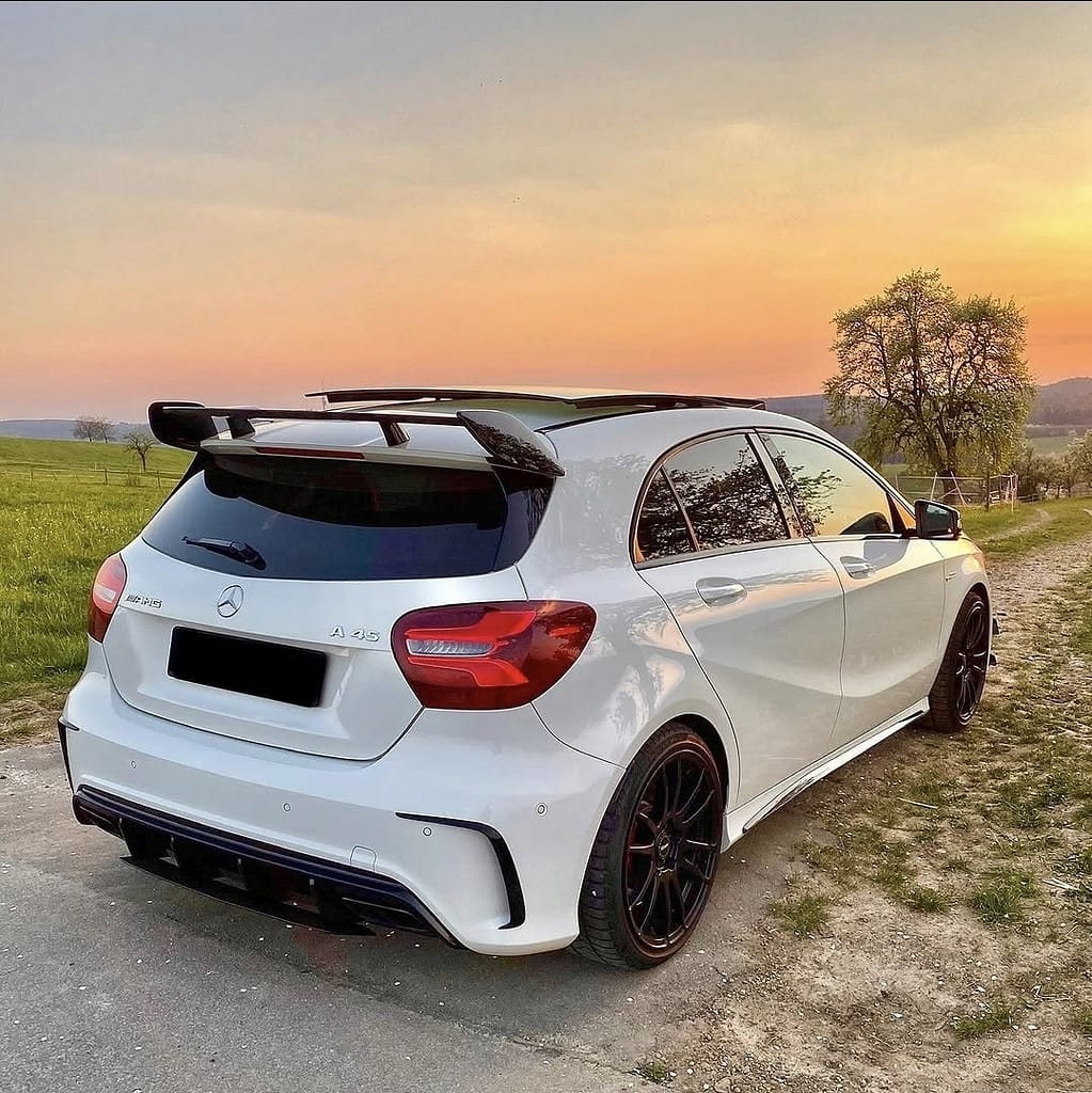 Mercedes-AMG A45 W176 Heckansicht bei Sonnenuntergang mit LED Rückleuchten