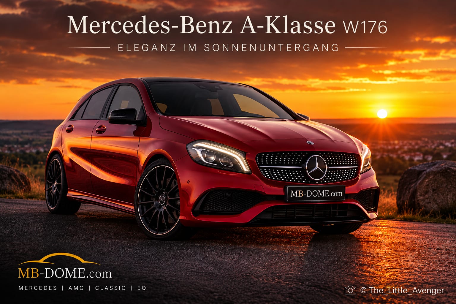 Rote Mercedes-Benz A-Klasse (W176) in vorderer Dreiviertelansicht vor einer Landschaft bei Sonnenuntergang