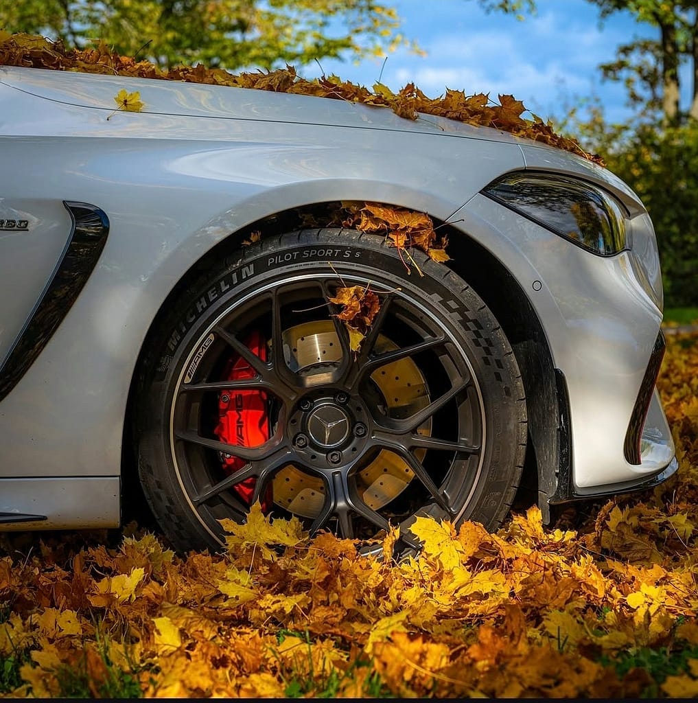 Mercedes-AMG CLE 53 Coupé AMG Felge mit Bremse Detailaufnahme Herbst