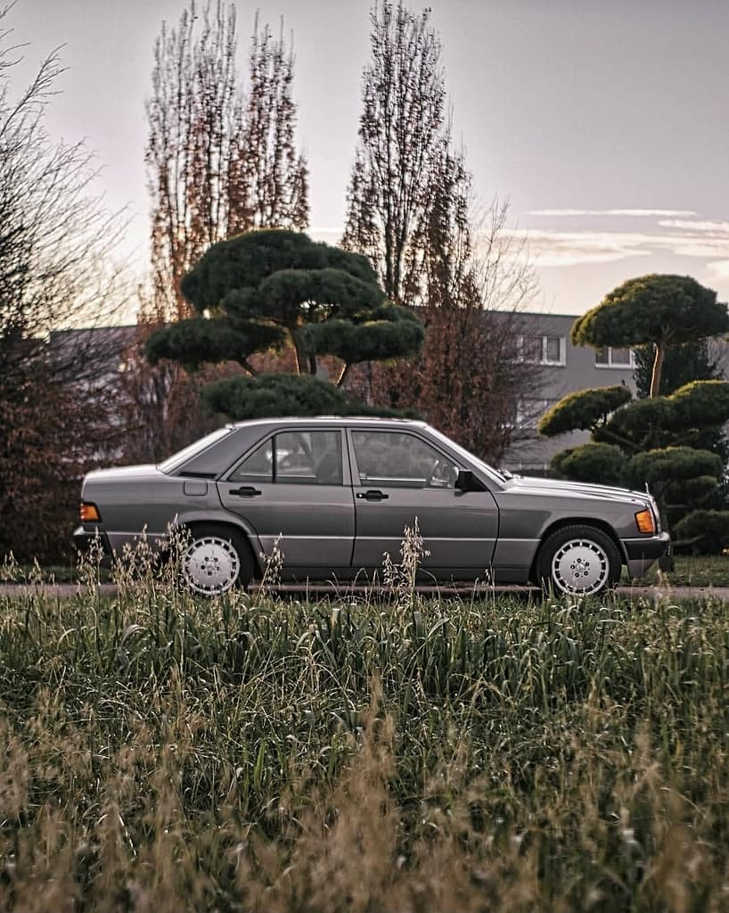 Mercedes-Benz 190E Seitenprofil W201 klassischer Limousine im Freien